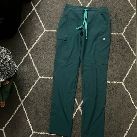 FIGS FreeX Caribbean Blue scrubs - Picture 3 of 3